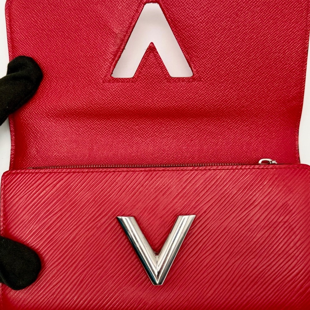 Louis Vuitton Twist Epi Leather Coquelicot Clutch Wallet with Chain - Picture 4 of 16